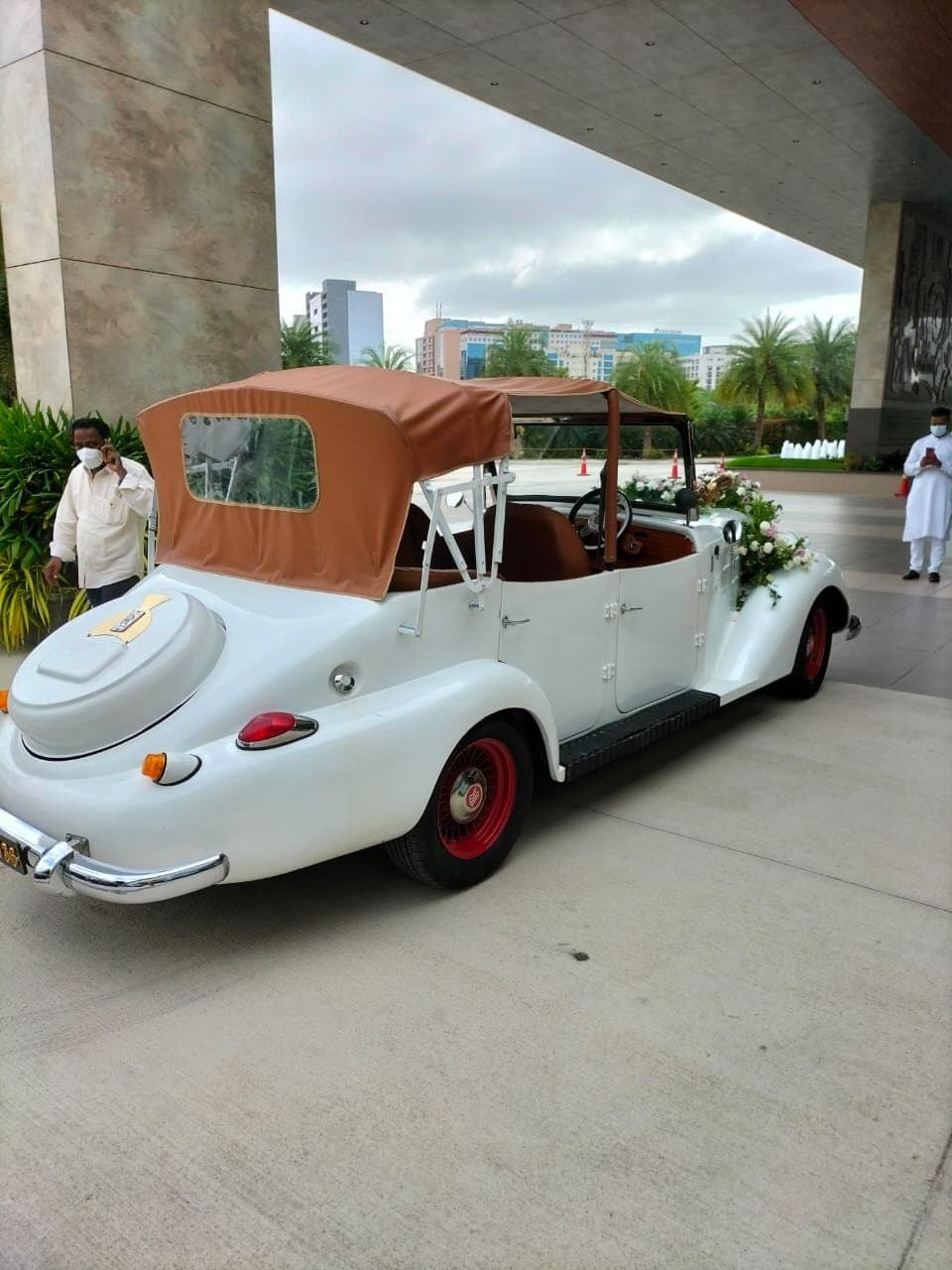 Doli Entrance — luxury wedding car in Hyderabad